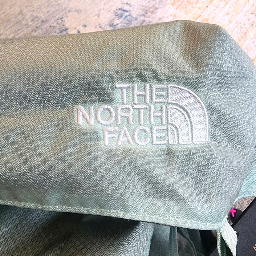 The North Face Youth Terra 55 Hiking Backack - NWT - Picture 6 of 16